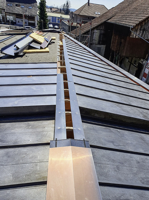 Die vordere Dachfläche wurde zur Aufnahme derPV-Module abgesenkt