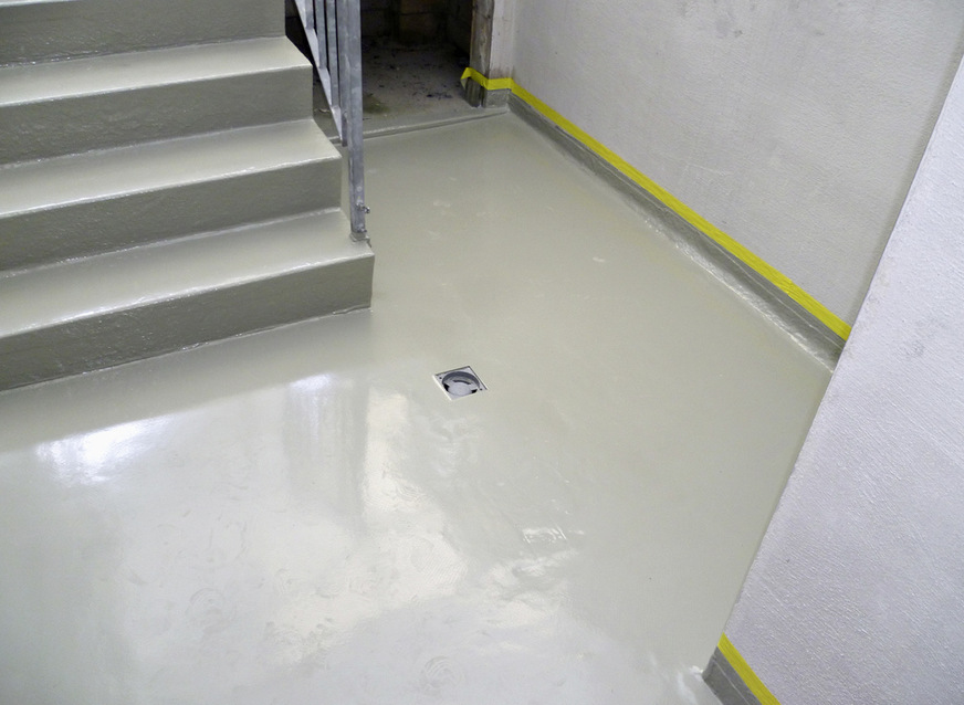 Aus einem Guss: die Abdichtung eines Treppenbereiches samt Vorplatz und&nbsp;­Bodenablauf