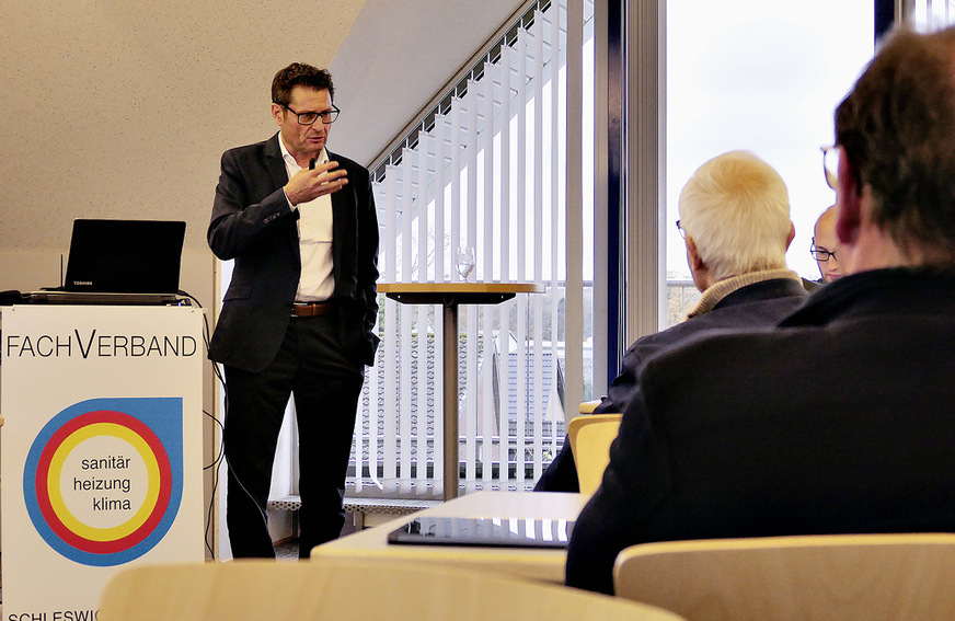 Wolfgang Häusler (Vorstand des Fachverbandes Baustoffe und Bauteile für die vorgehängte hinterlüftete Fassade e. V.) liefert Impulse zur modernen Fassadengestaltung