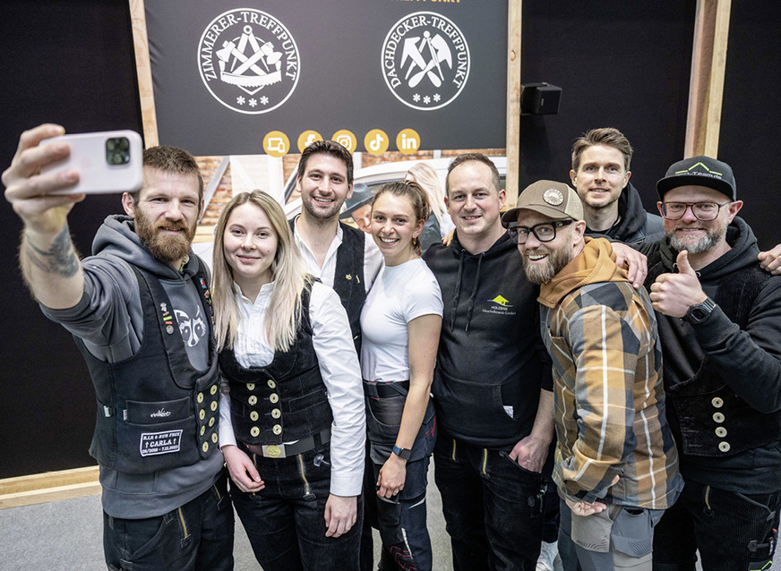 Influencer-Get-Together am offiziellen Dach + Holz-Treffpunkt in Halle 6