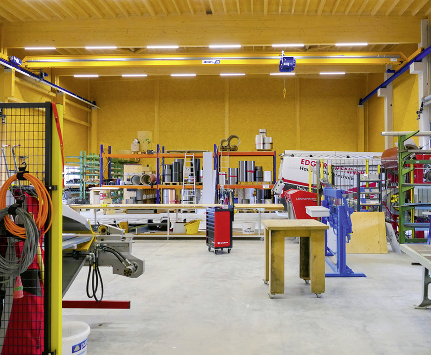 Blick in die neu gebaute Halle mit Kranbahn