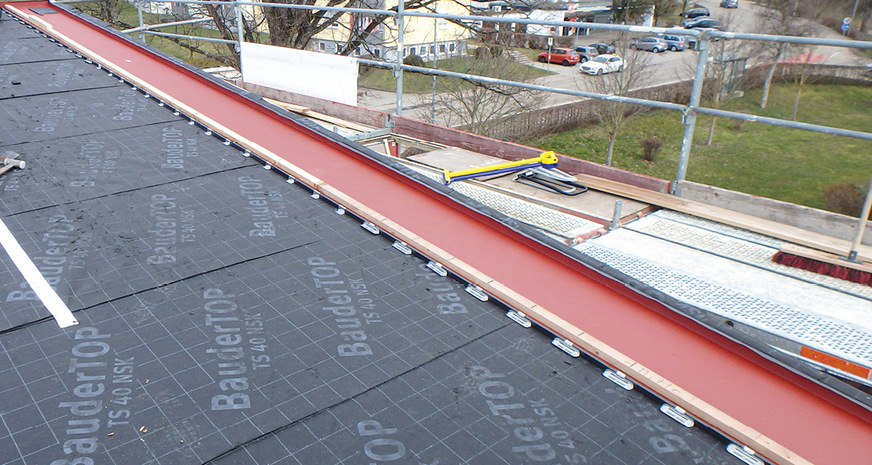 Der berechnete Haftabstand betrug bei diesem Objekt 280 mm. Die meisten Hersteller von Befestigungsbauteilen bieten die Berechnung der Haftabstände als Service an