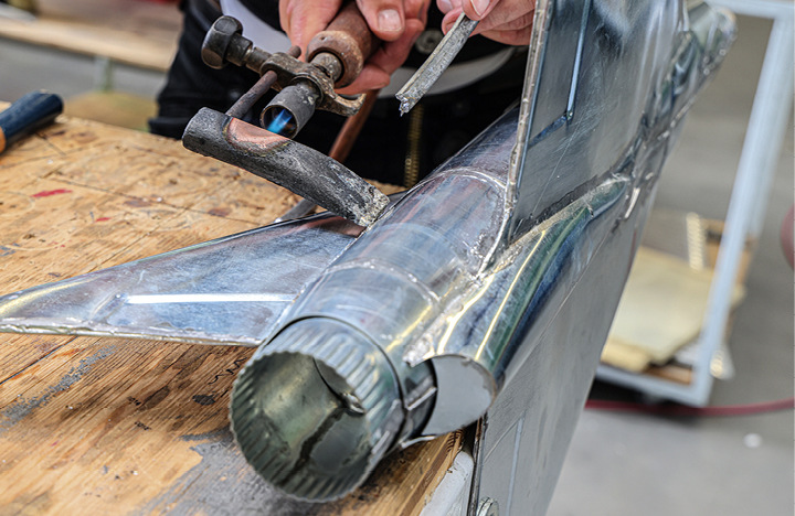 &nbsp; Zum Anlöten des Mirage-Leitwerks verwenden ...