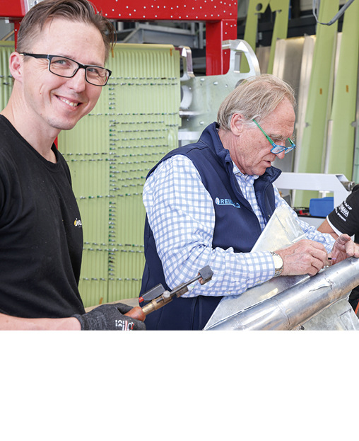 Marek Pitracek wird von Friedrich Reinbold instruiert