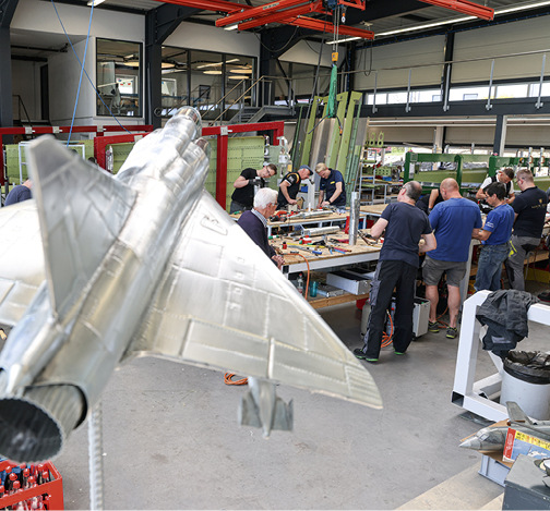 Blick über die Titanzink-Tragfläche der Mirage III