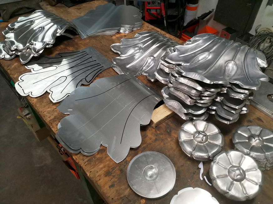 Ochsenaugen wurden in traditioneller Arbeitsweise zugeschnitten, geformt und zusammengeschweißt