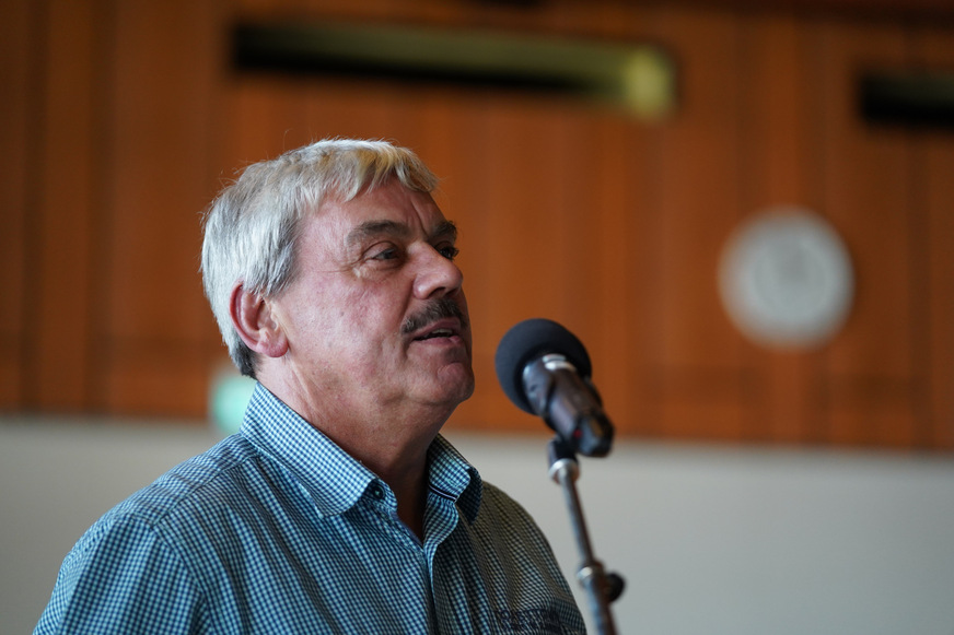 Peter Mast bei einer Wortmeldung im Saal