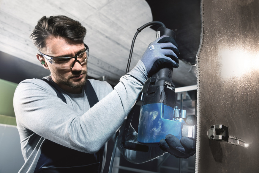 Heute bietet der Geschäftsbereich Elektrowerkzeuge ein breites Spektrum zu denen neben modernen Scheren und Nibblern noch viele weitere Technologien gehören