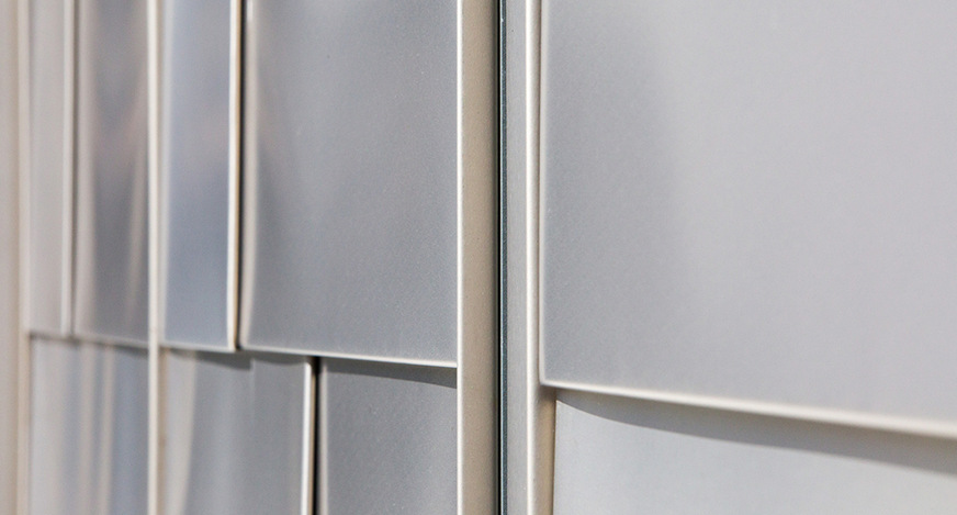 Im Streiflicht entsteht ein lebhaftes Licht- und Schattenspiel