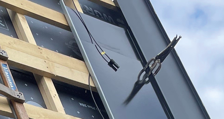 Steckfertig vorkonfektionierter Anschluss des Roofit.Solar-Elements