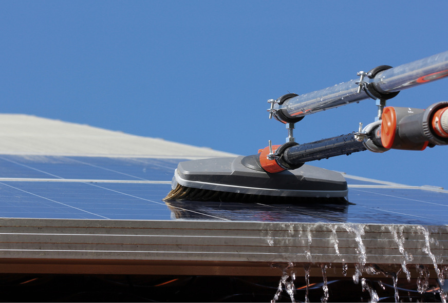 Reinigung eines Photovoltaikelements