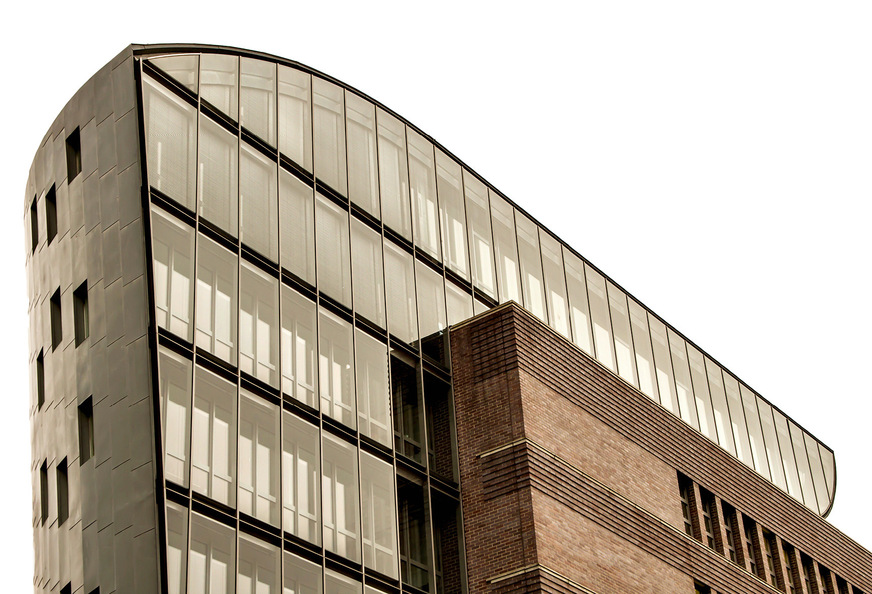 Glattflächig und geklebt präsentiert sich die Titanzinkfassade am Haus der Presse in Berlin