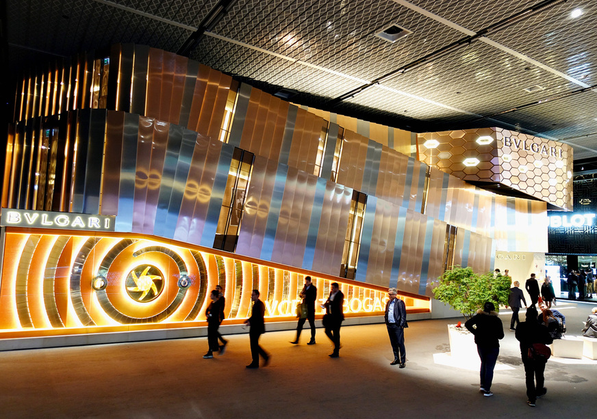 Fassadenschönheit an einem Messestand auf der Basel World