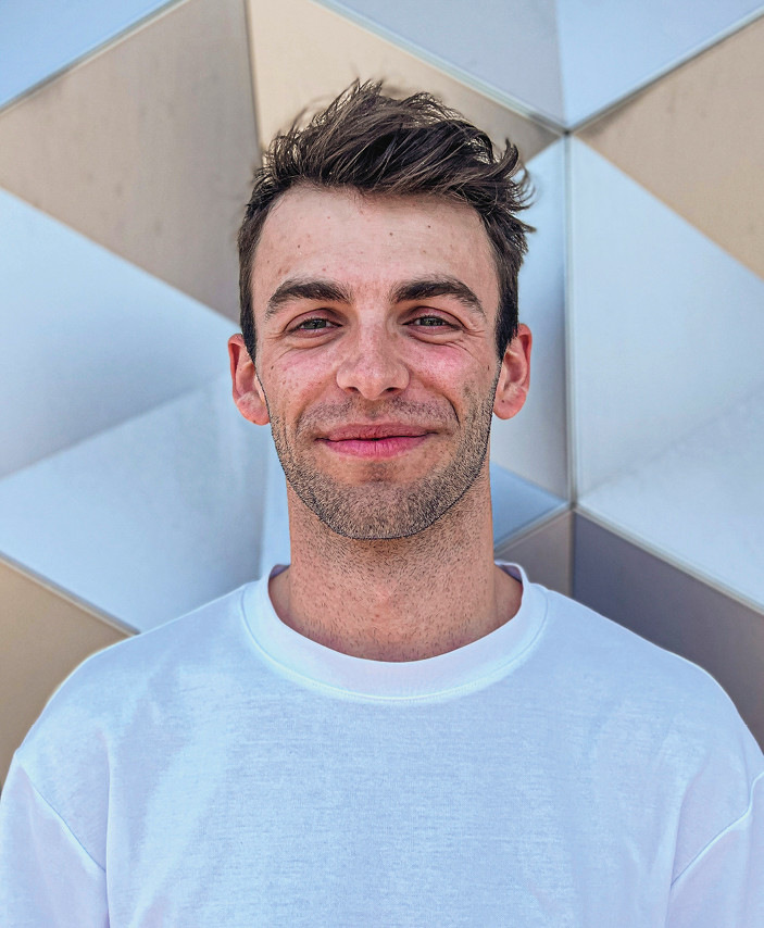 Industriedesigner Felix Brunold stellt seine Arbeitsweise in der BAUMETALL Zukunftswerkstatt Metallfassade am 14. November 2024 vor