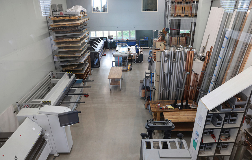 Biegen und Zuschneiden erfolgt an diversen Blechbearbeitungsmaschinen