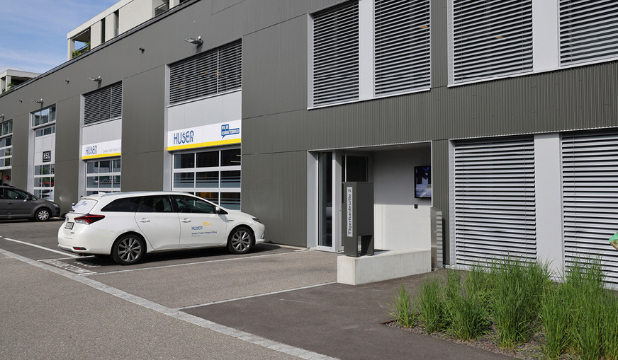 Das von außen unaufgeregt aussehende Gebäude überrascht mit einem wahren Spenglerschatz im Innern