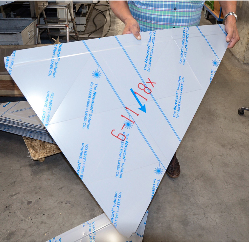 &nbsp; Zugeschnittene, dreieckige Großschindel vor dem Biegen