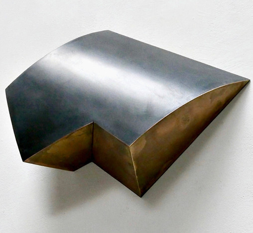 Shelter 2016 / 20 x 27 x 8 cm / Zink & Messing