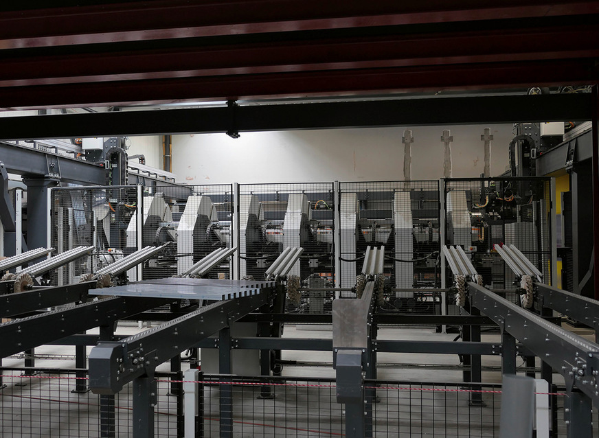 Über eine Ausgaberampe werden die fertigen ­Profile zur Entnahme transportiert