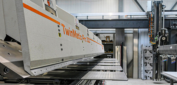 Im Zentrum des Profilmanipulators&nbsp; steht ein Jorns-­Doppelbieger Twin Matic Pro 300