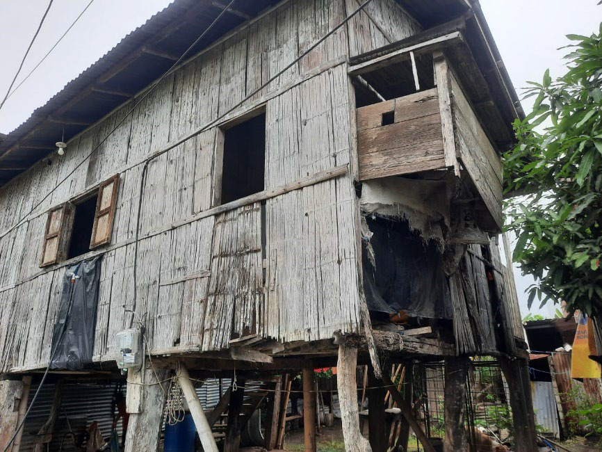 Vorherige Wohnsituation: Besonders im Winter verschlechtern undichte Dächer, feuchte Wände und beschädigte Böden oft die Wohnbedingungen
