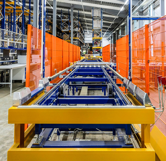 Das teilautomatisierte Transportsystem vereinfacht den Warenfluss