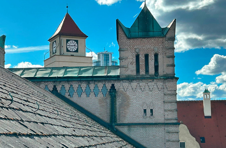 Das alte, mit Asbest belastete Dach musste rückgebaut und entsorgt werden