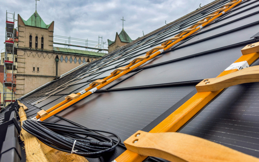 Herkömmliche Dachleitern zur Montage der Solardachplatten