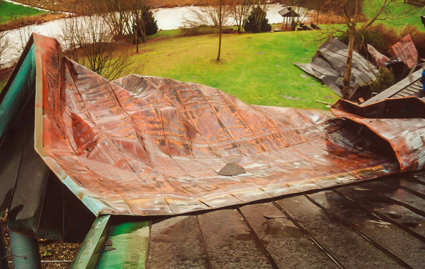 Das Kupferdach wurde vom Sturm ­regelrecht aufgerollt. Zum Glück ­wurde niemand dabei verletzt