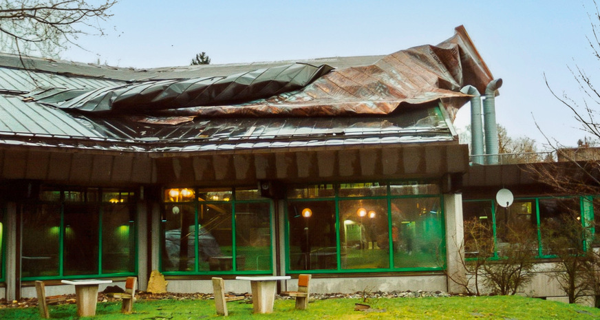 Korrodierte Nägel der Holzschalung waren für diesen Schaden mitverantwortlich