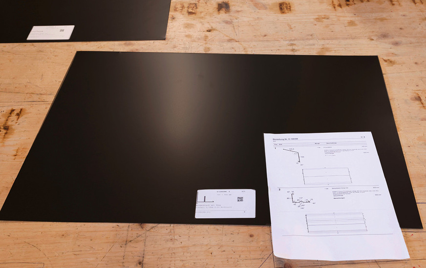 Ein mit Bendex erstellter Zuschnitt samt Etikett und Arbeitspapier