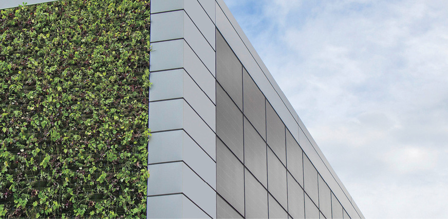 Schematische Darstellung von Pro+-Fassadensidings und flächenbündig integrierter Photovoltaik bzw. Begrünung