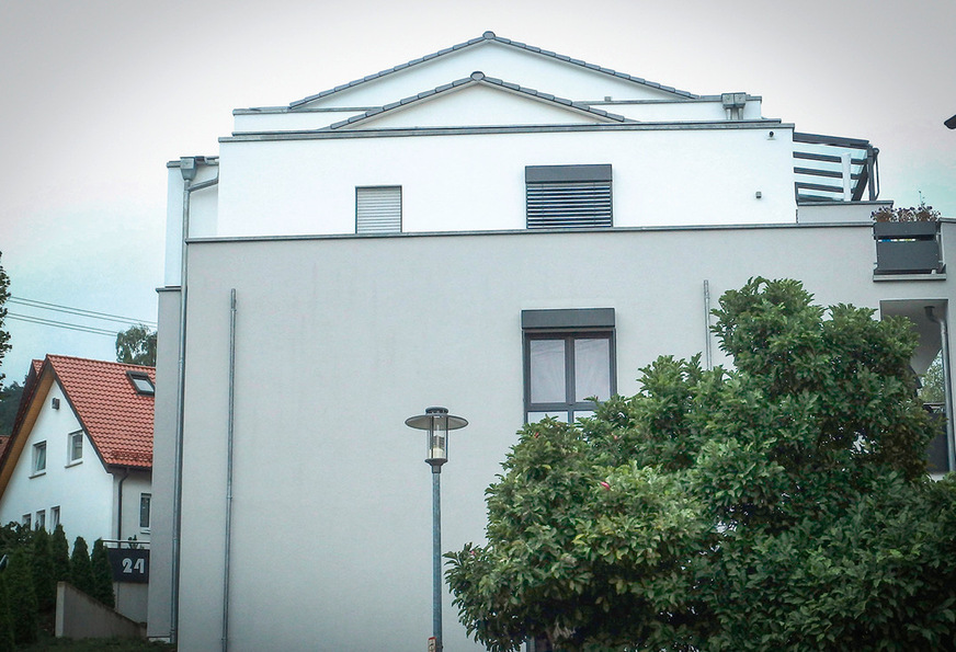 Maße für Anschlusshöhen, Abstände und Überdeckungen sind u. a. von ­Einbauhöhen und Dachneigungen abhängig