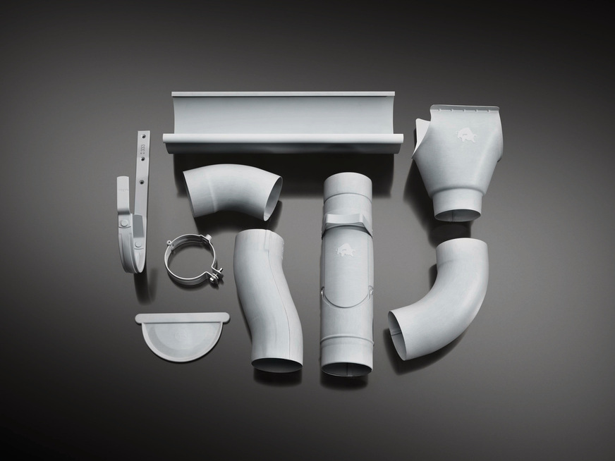 Das Dachentwässerungssystem wird künftig auch in Patinagrau angeboten