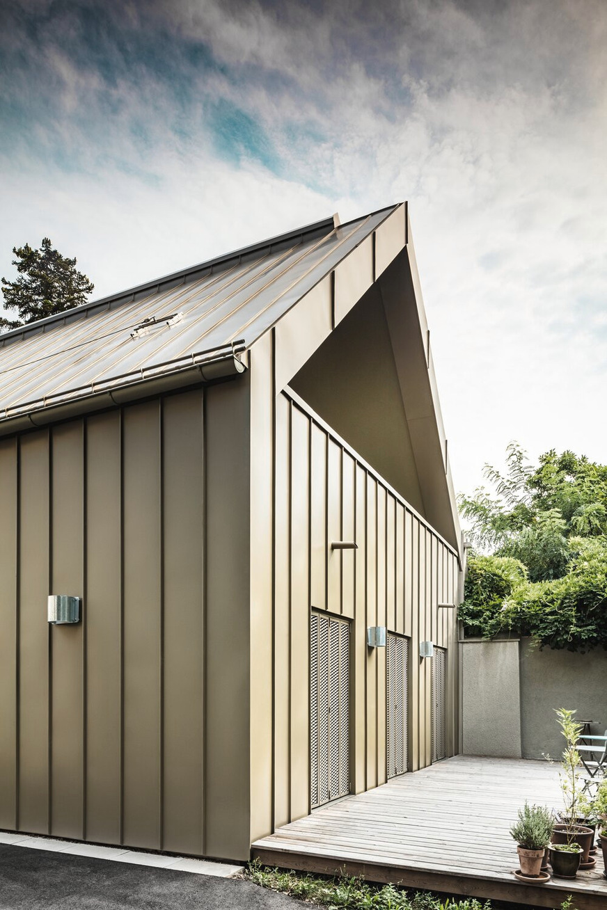 Elegant! Prefabronze P 10 an einer Fassade in Wien