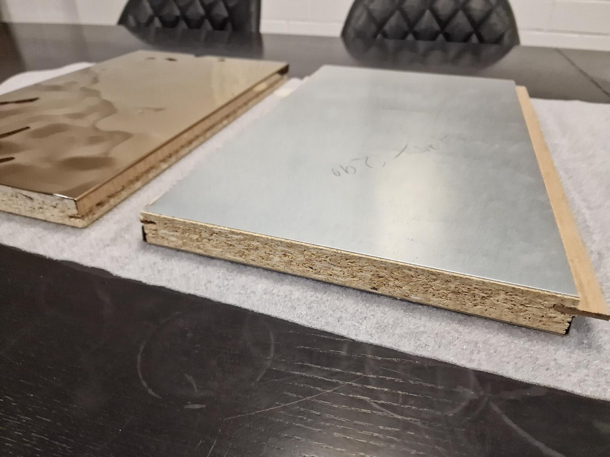 Strukturierte Edelstahlbleche auf Spanplatten mit Gegenzug aus verzinktem Stahlblech