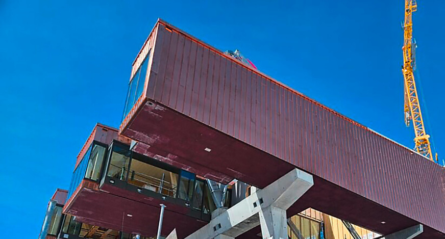 Die Kupferhülle der Bergstation scheint den Himmel zu berühren