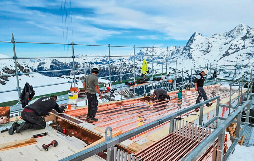 Eindecken einer Dachfläche mit Stehfalzscharen