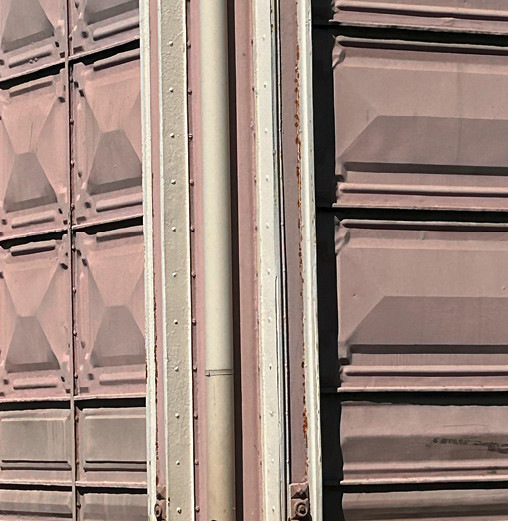 Regenrohr an einer Außenecke