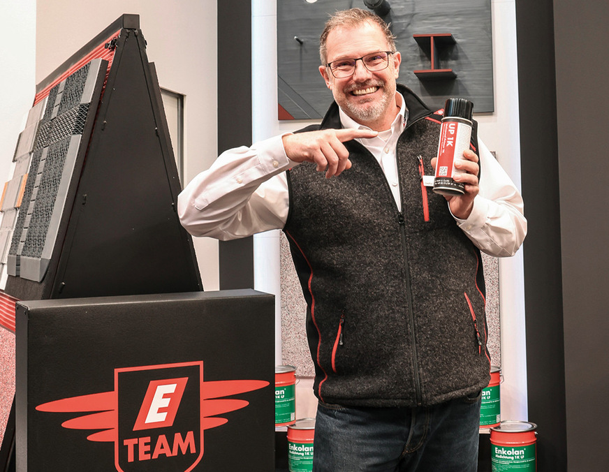 Gerhard Schön präsentiert einen in der Sprühdose erhältlichen Enke-Primer