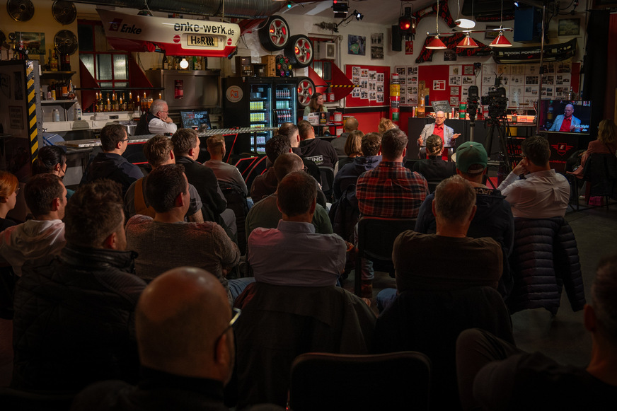 Interessiertes Publikum im Enke-Studio