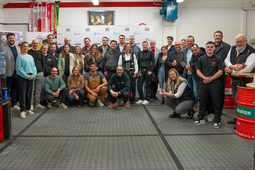 Oliver Oettgen (l.) und Hans Ulrich Kainzinger (r.) mit Studiogästen und den Rednern der ersten Fails-Night-Ausgabe