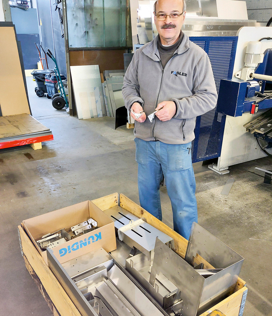 Hundert verschiedene Blechteile sind zur Auslieferung bereit