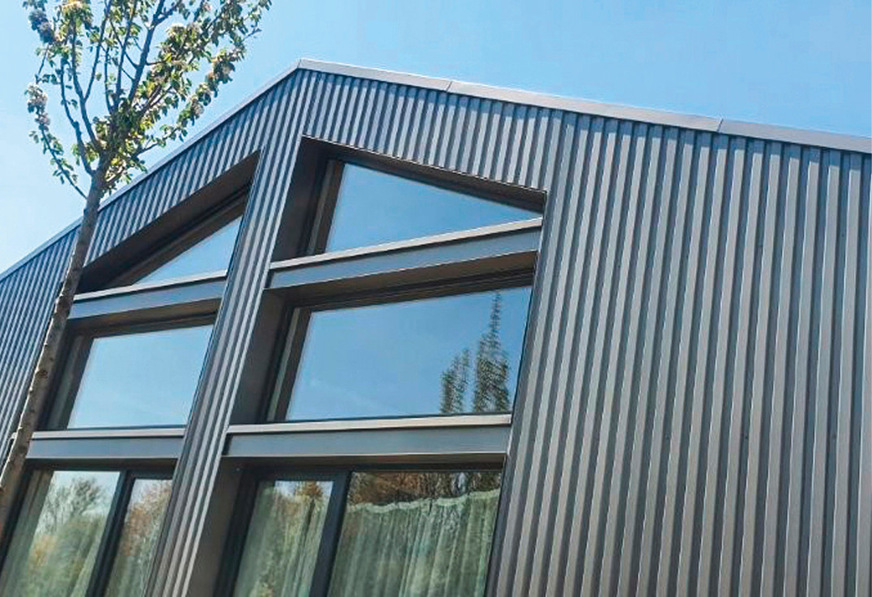 Arlt & Hanisch-Fassade und -Holzbau für eine Tanzhalle