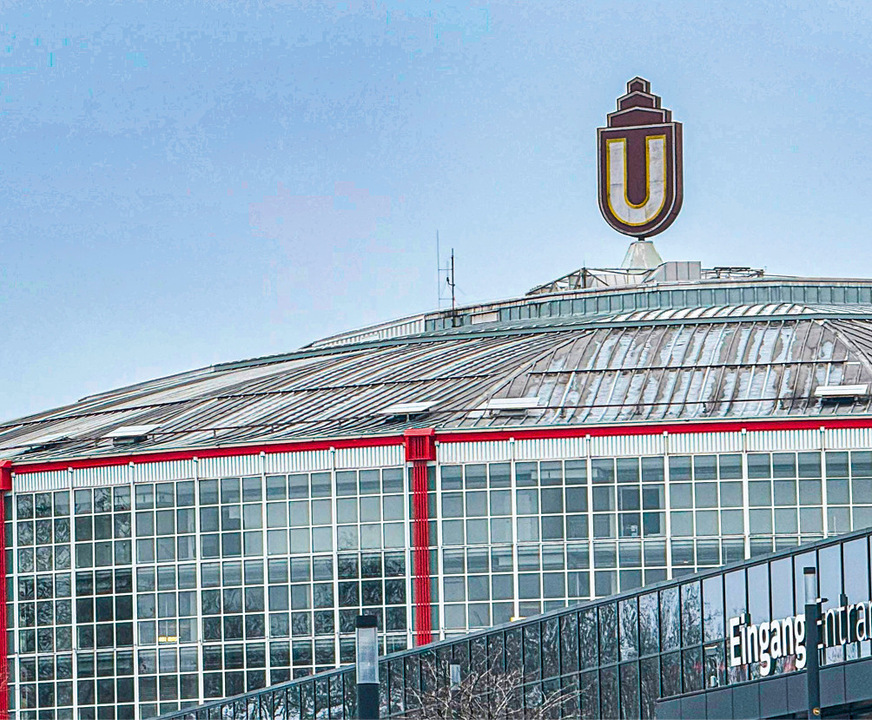 Teilsanierter Dachbereich im oberen Drittel