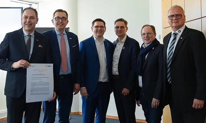 Taskforce Gebäudetechnik: ZDH-Geschäftsführer Karl-Sebastian Schulte, ZVSHK-Präsident Michael Hilpert, ZVEH-Präsident Dipl.-Ing. Stefan Ehinger, ZVDH-Hauptgeschäftsführer Ulrich Marx, BIV-Bundesinnungsmeister Björn Sielaff, ZIV-Vizepräsident Andreas Peeters