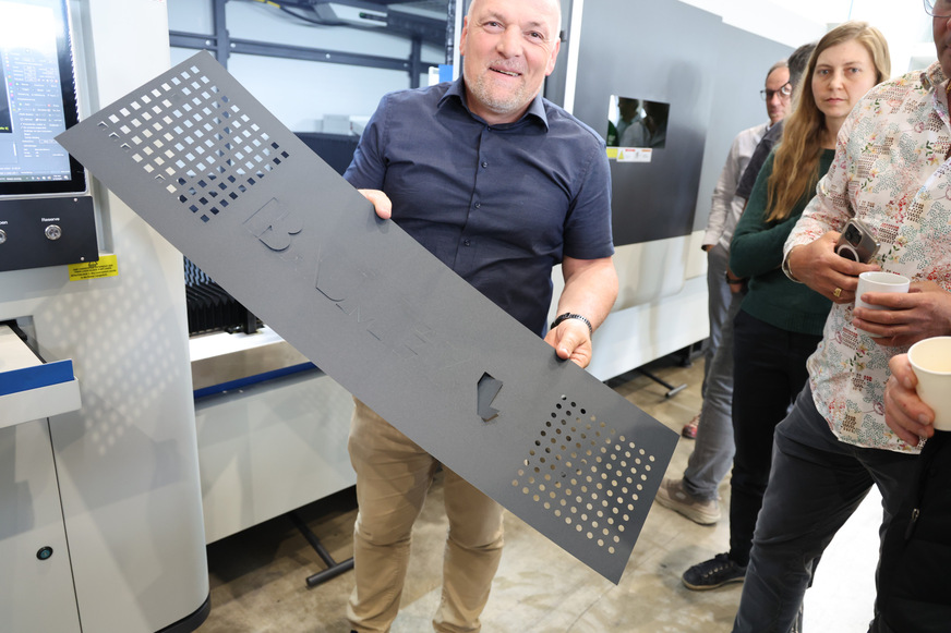 Laserschneiden im Spiegel-Showroom