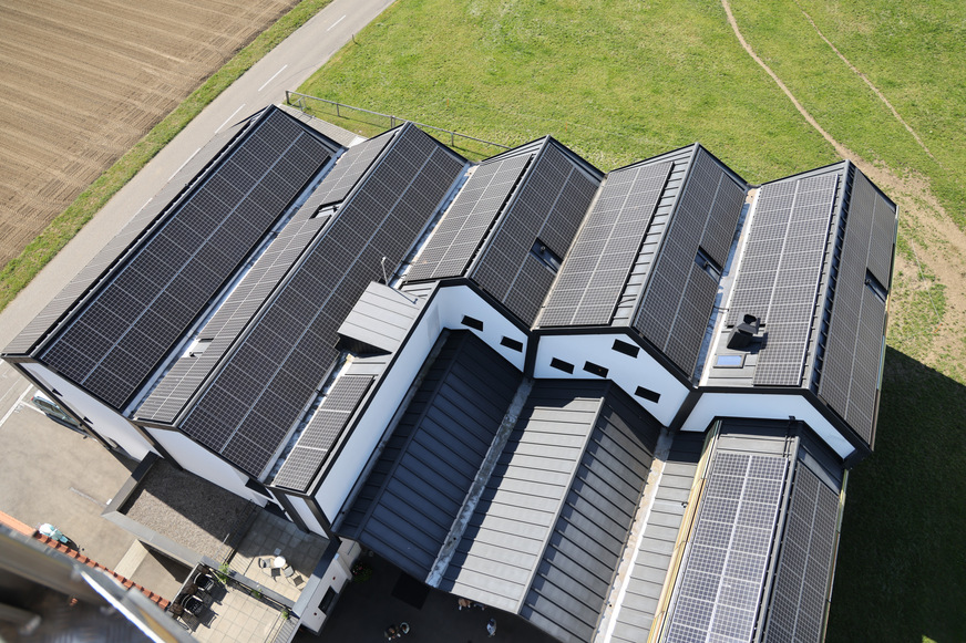 Das Zinkdach der Macardo Swiss Distillery GmbH