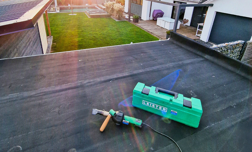 Nico Möst bevorzugt die Arbeit mit dem Heißluftföhn anstelle eines Brenners