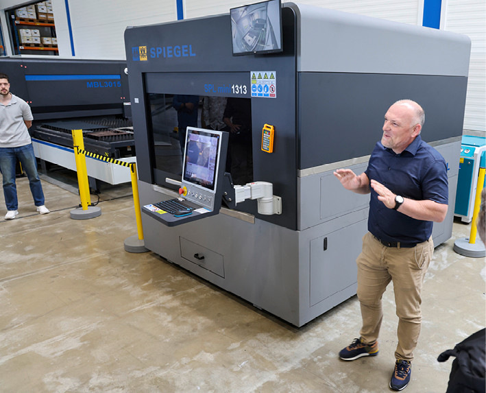 Andrea Gervasio am Spiegel-Laser SPL mini